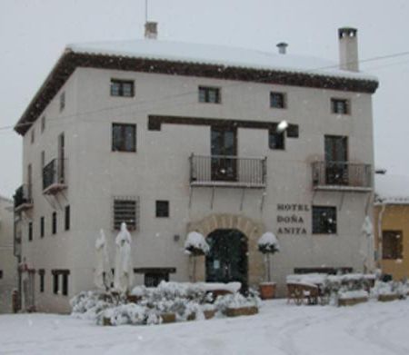 Hotel Restaurante Dona Anita Requena Bagian luar foto