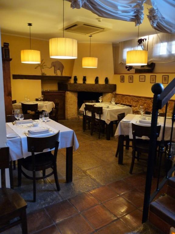 Hotel Restaurante Dona Anita Requena Bagian luar foto