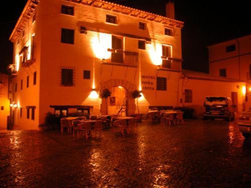 Hotel Restaurante Dona Anita Requena Bagian luar foto