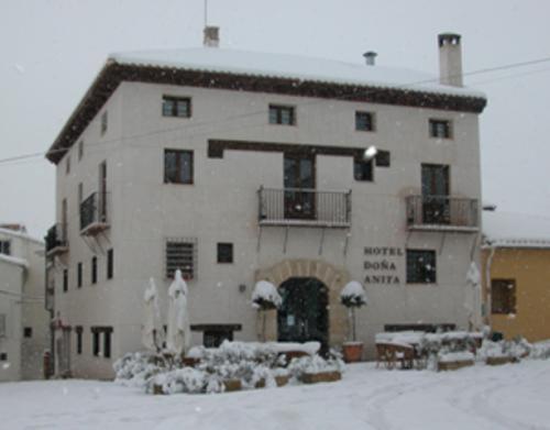 Hotel Restaurante Dona Anita Requena Bagian luar foto