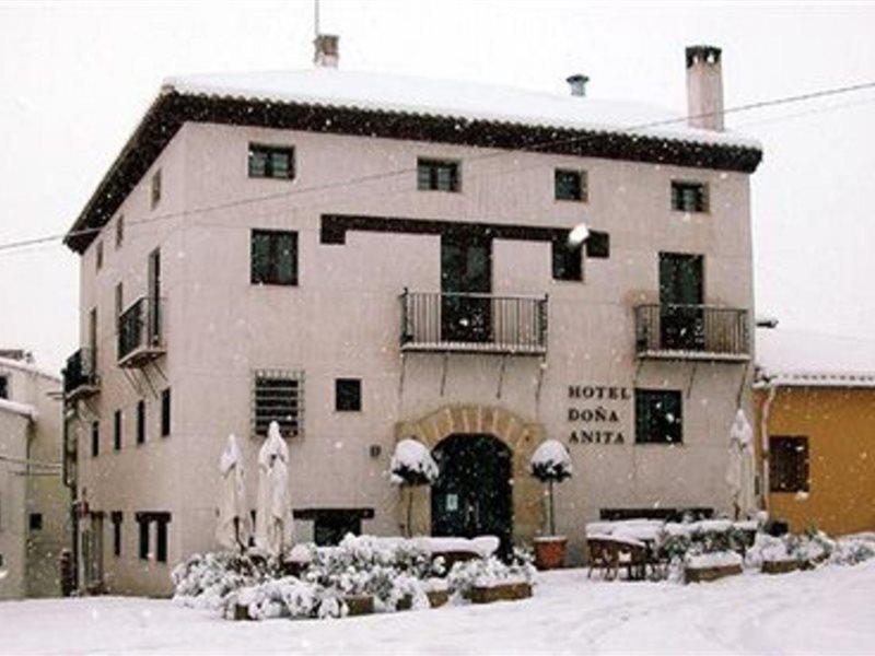 Hotel Restaurante Dona Anita Requena Bagian luar foto